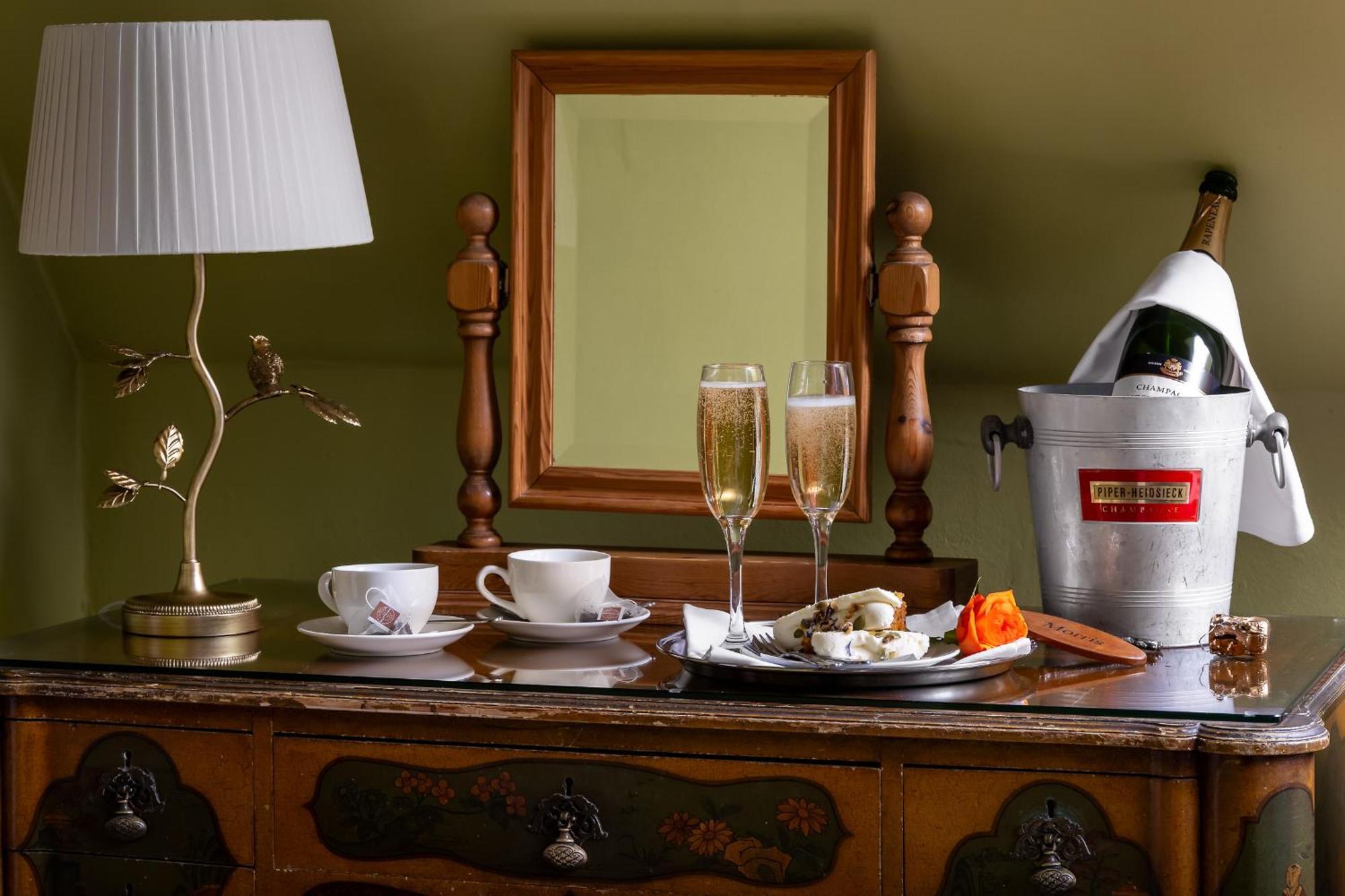 Abbots Grange Manor House (Adults Only) Hotel Broadway  Room photo